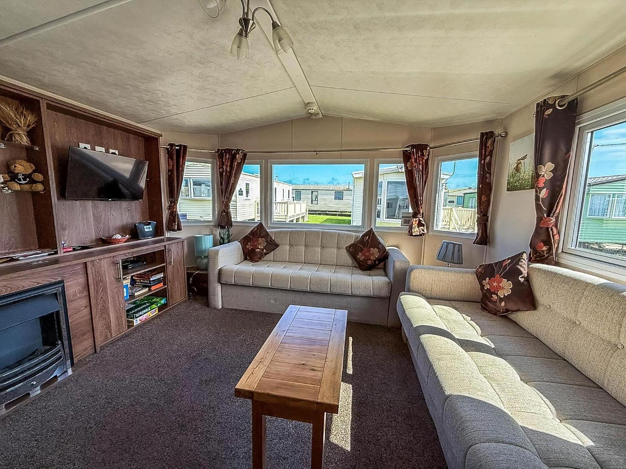 Lovely 8 Berth Caravan At California Cliffs Nearby Scratby Beach Ref 50060E Great Yarmouth Exterior photo
